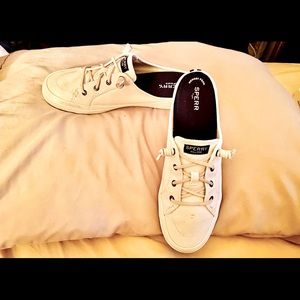 Size 10 (41) Sperry slides